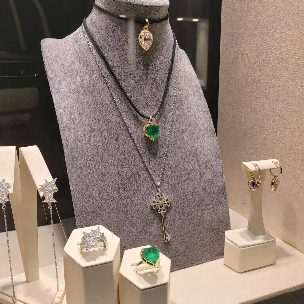 The Difference Between Fine and Fashion Jewelry